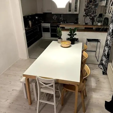 펜션 Large Detached House, Wifi, Sauna, 4 Br *