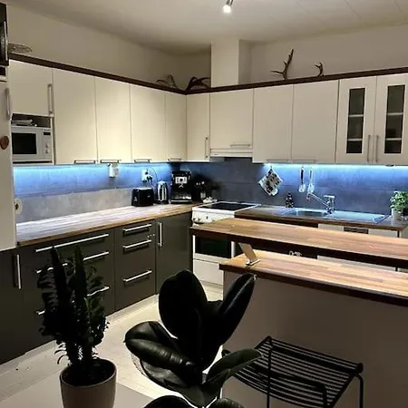 Large Detached House, Wifi, Sauna, 4 Br *