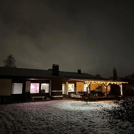 Large Detached House, Wifi, Sauna, 4 Br Holiday home