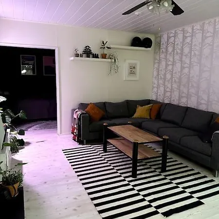 Large Detached House, Wifi, Sauna, 4 Br *