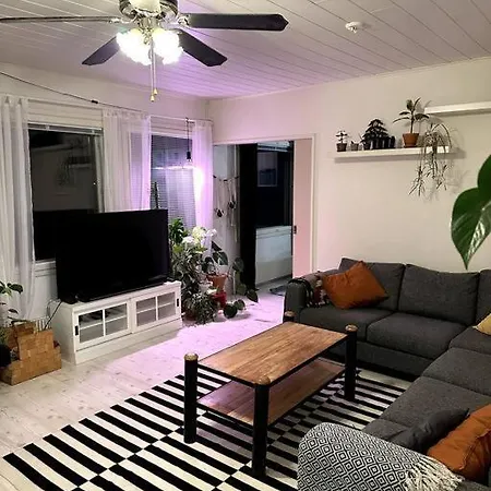 Large Detached House, Wifi, Sauna, 4 Br * Rovaniemi