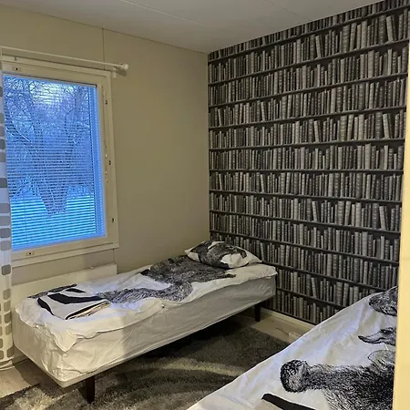 Large Detached House, Wifi, Sauna, 4 Br 로바니에미